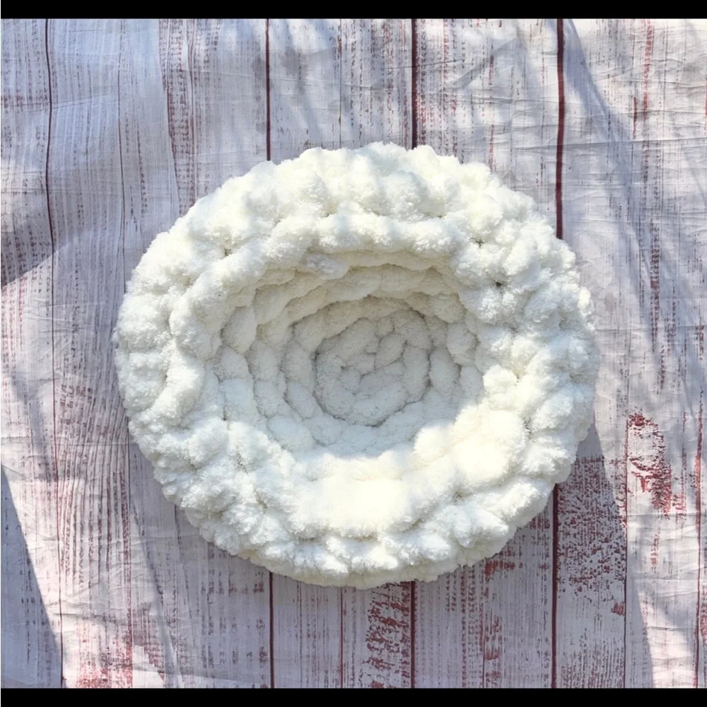 Becozi Plush chunky knit chenille cat bed basket jumbo yarn small ivory dog pet